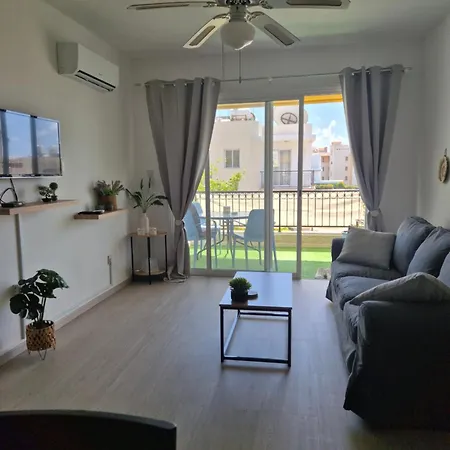 Sea View Apartment *